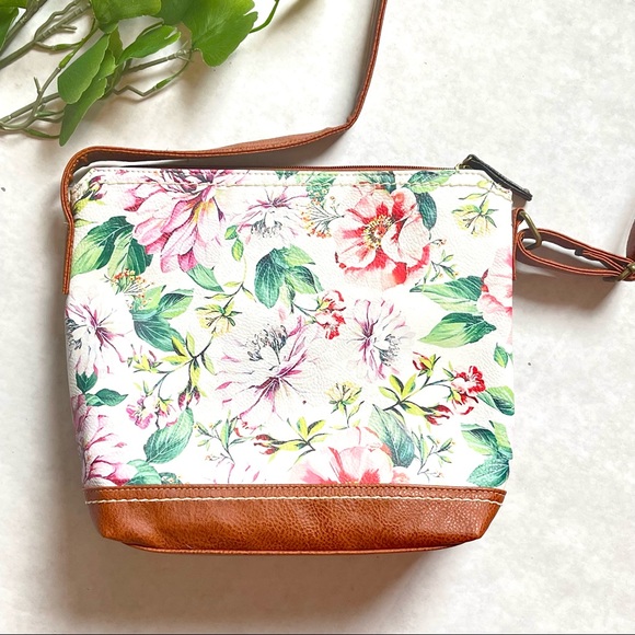 SOLD - Crossbody Purse | B.O.C. Born Concepts - Picture 4 of 8